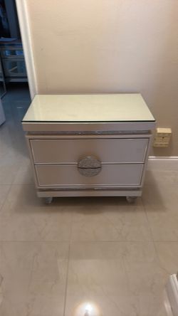 Aico by Muchael Amini night stand