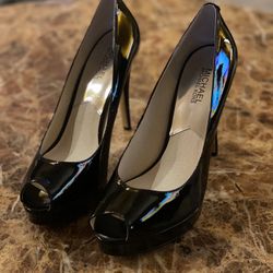 Michael Kors  Black Patent Leather Peep Toe Platform Heels  Size 10