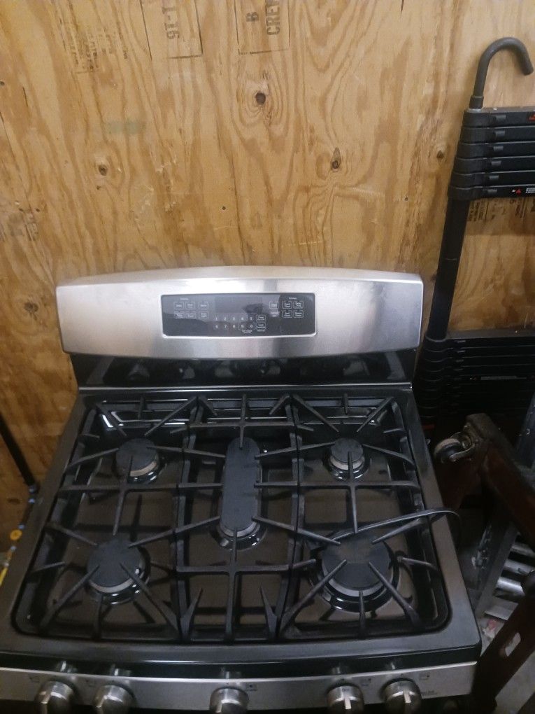 Like New Blk Stove $425