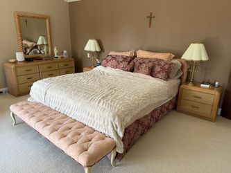 Bedroom Furniture Set with Dresser and Nightstands