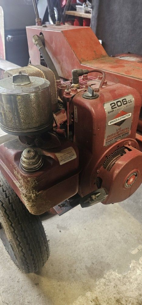Vintage Makinaw Logsplitter