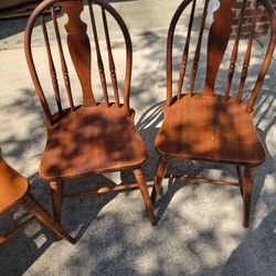 4 Dining Room Chairs 