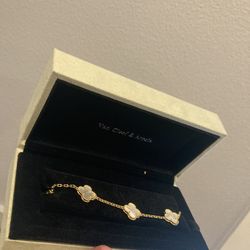 Brand New Clover Pearl Bracelet For Women 