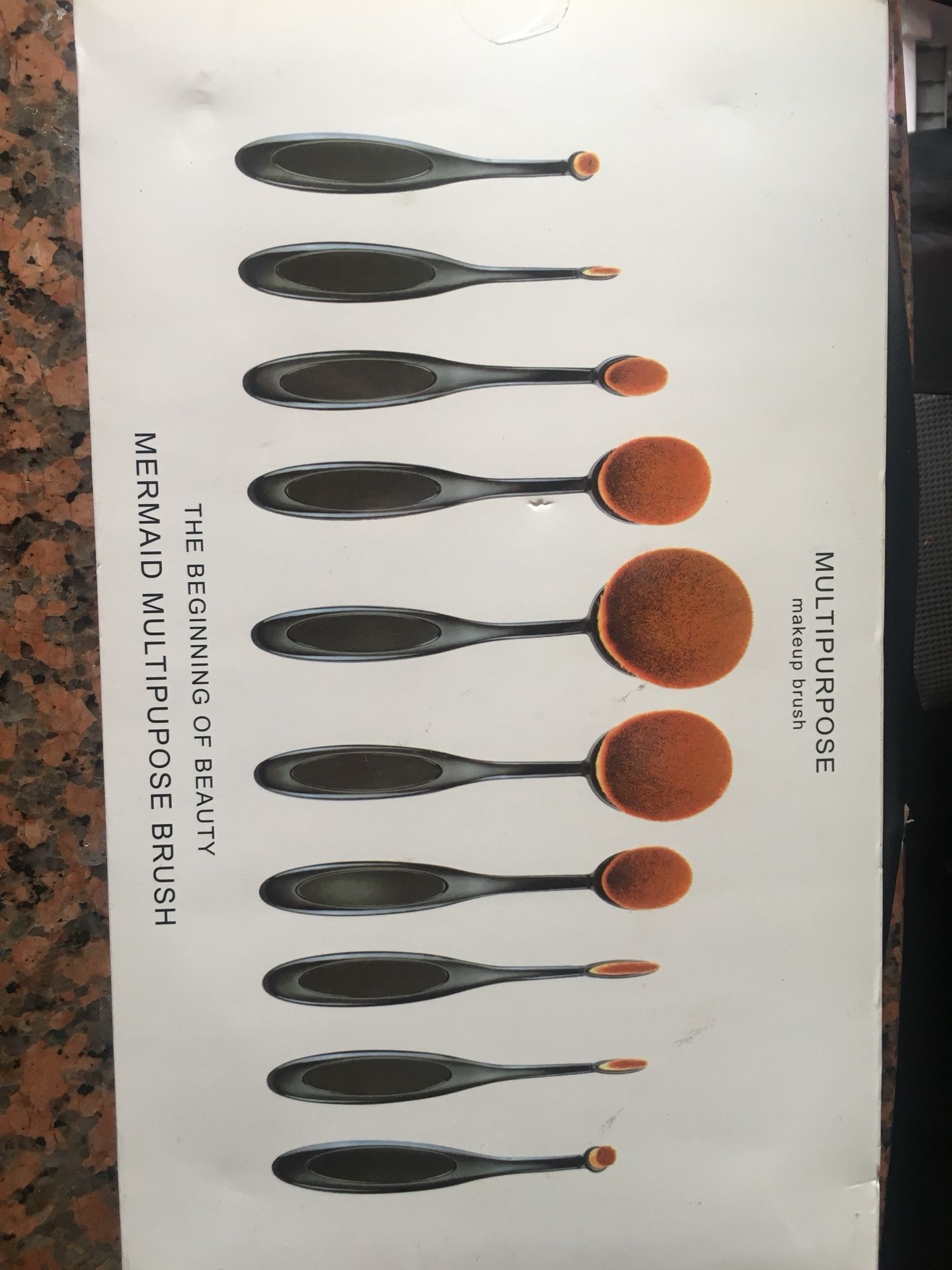 Oval flexible makeup brushes