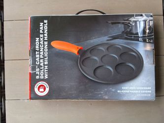 9.25" CASTIRON
DOLLAR PANCAKE PAN
WITH SILICONE HANDLE