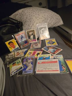 Mixed Lot Vintage Baseball Cards Collection