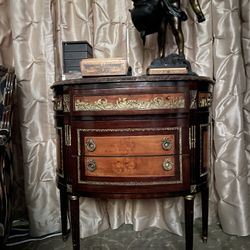Beautiful Antique Side Table / Entranceway Bedroom 