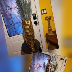 Decorative Vase With Dry Flowers 