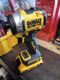 DEWALT 20V XR CORDLESS BRUSHLES  IMPACT DRIVER WHIT BATTERY 2,0 AH  NO CHARGER