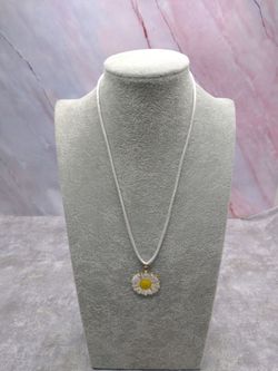 New Daisy Necklace