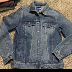 This is a Small in women’s brand new Arizona Jean Co. jeans jacket 