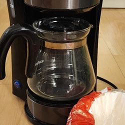 Black & Decker 5 Cup Coffee Maker With Filters.