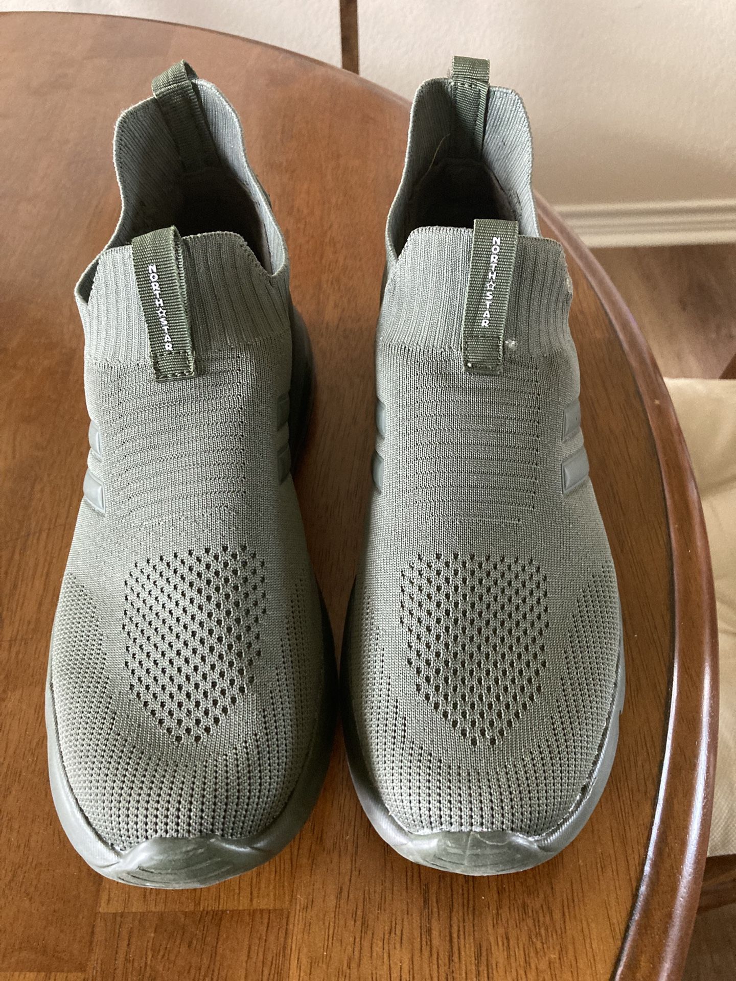 North Star Slip On Size 10.5