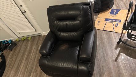 Moving out Black Leather Power Recliner Chair