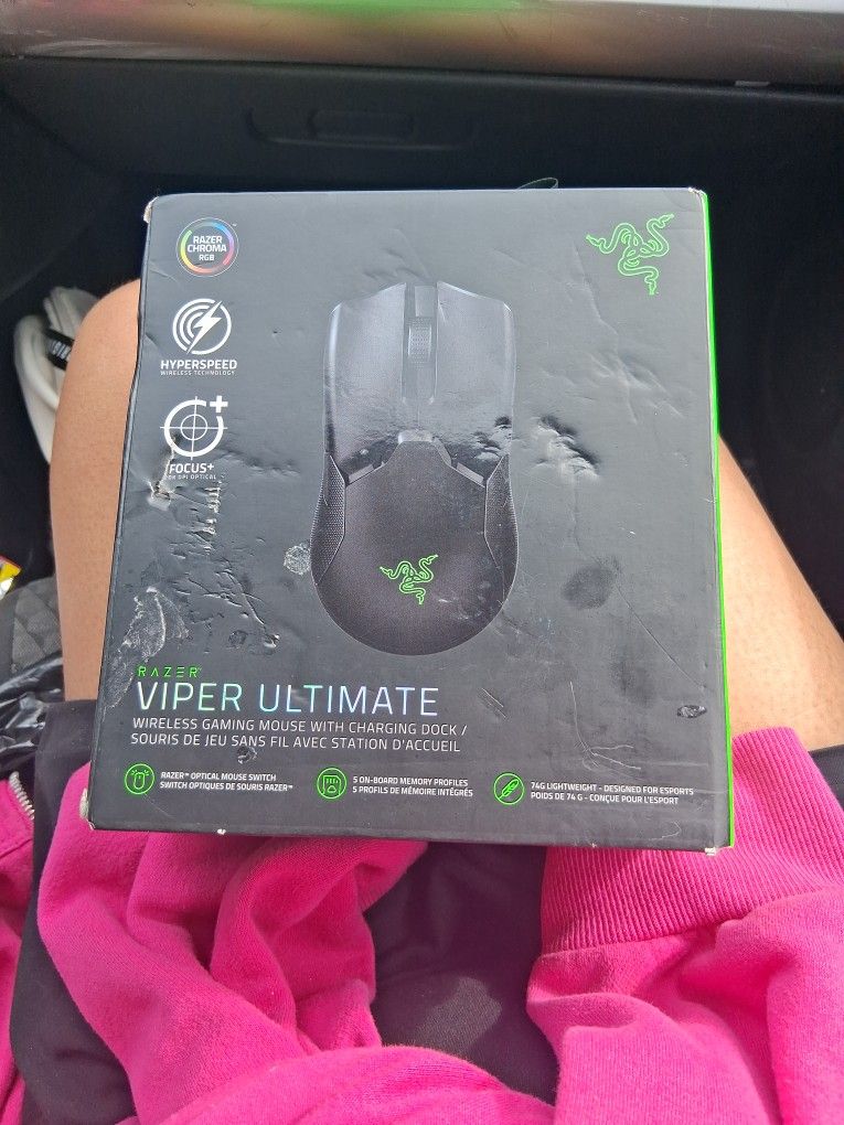 Razer VIPER Ultimate Wireless Mouse With Charging Dock