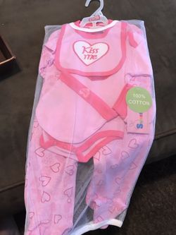Pajamas,Onesis,Beanie,Bib and Mittens. Brand new Suze 3/6 Mintgs