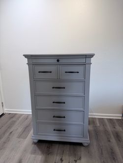 Chest - Dresser