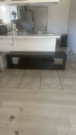 ENTERTAINMENT CENTER | PICK UP ONLY