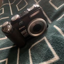 Nikon Coolpix S550 (without Charger)