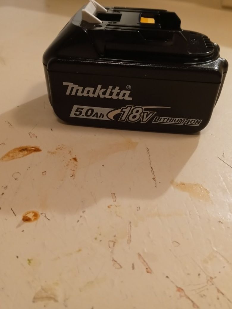 Pila Makita Nueva De 5 Ah 18 Volts New