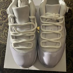 ‘Pure Violet’ Jordan 11 low , sz 6.5 women / 5 in kids