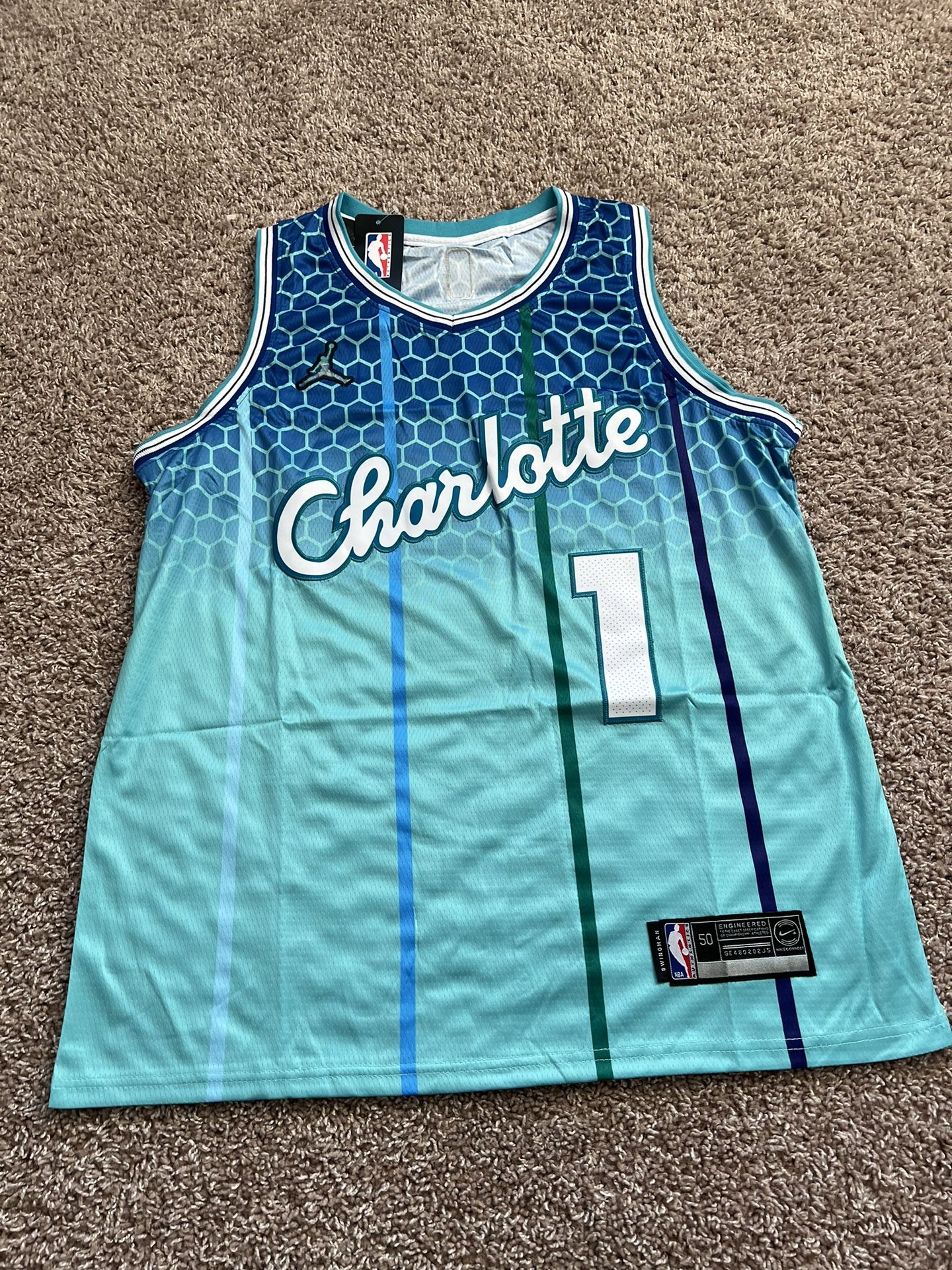 Lamelo Ball Charlotte Hornets Buzz City Jersey New W/Tags Size XL for Sale in San Diego, CA - OfferUp