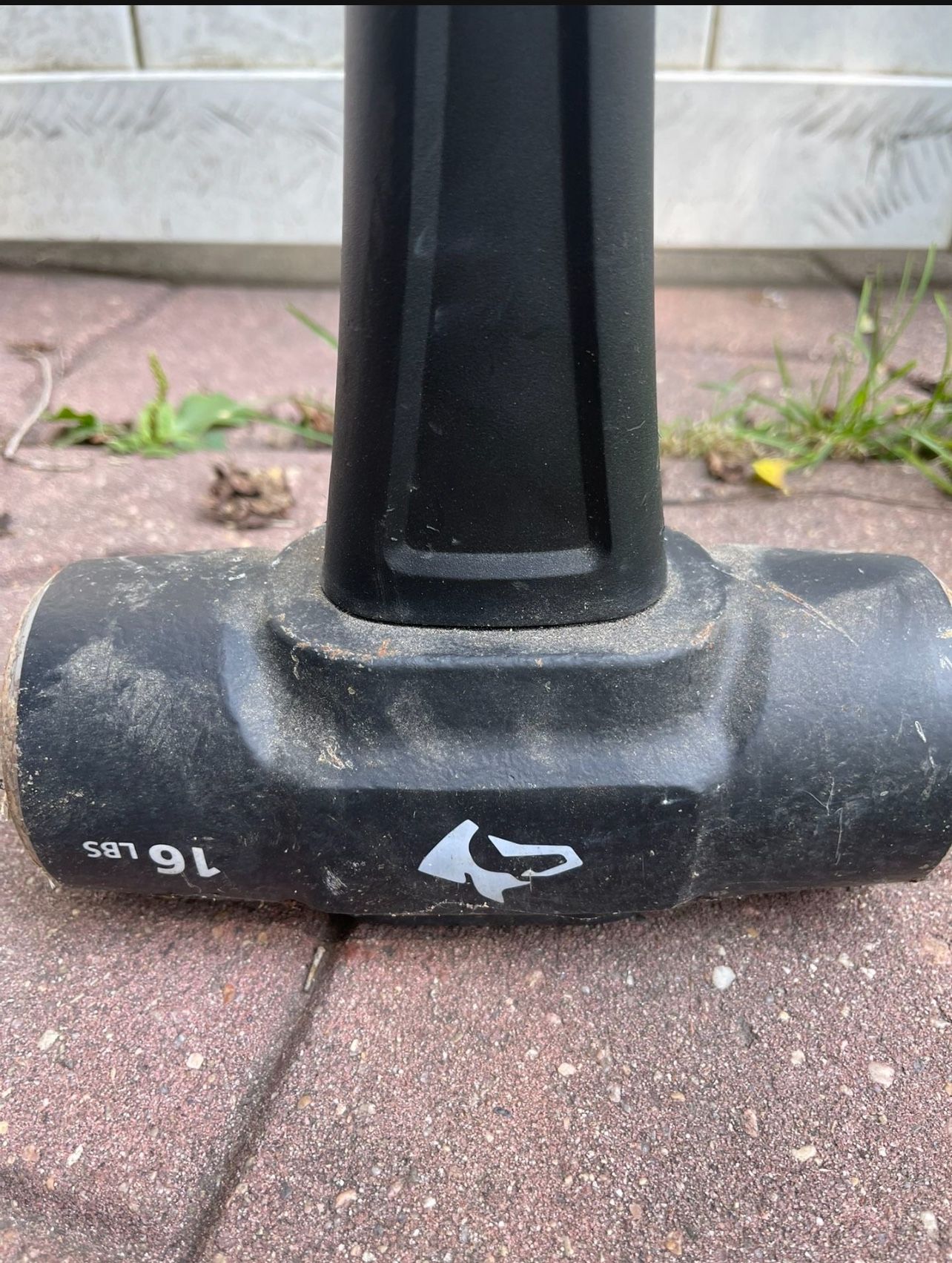 16 lb Husky sledge hammer