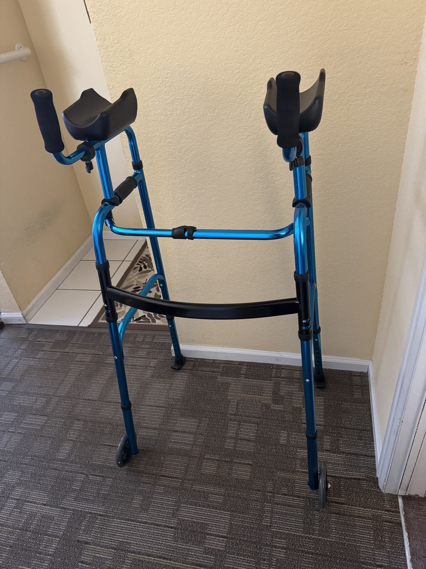 Folding walker with armrest