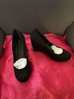 Closed Toed Black Wedge 