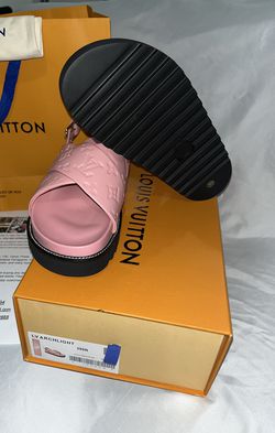 Brand New authentic Louis Vuitton Pink Monogram Paseo Flat Comfort