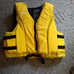 ADULT. LARGE. TYPE 111. ZIP UP FRONT. KAYAKING. &  SAILING.  VEST