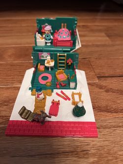 Vintage 1993 Polly Pocket Bluebird Winter Chalet Ski Lodge Complete