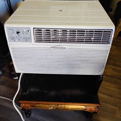 Comfort Aire Air Conditioner/Heat
