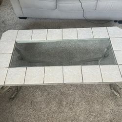 Table And 2 Coffe Table 