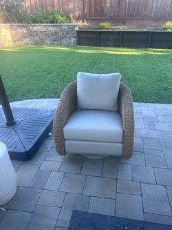 Savavieh outdoor chair new