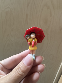Girl with Red Umbrella Figurine – Anime Style Figure Carrying Smaller Girl, New