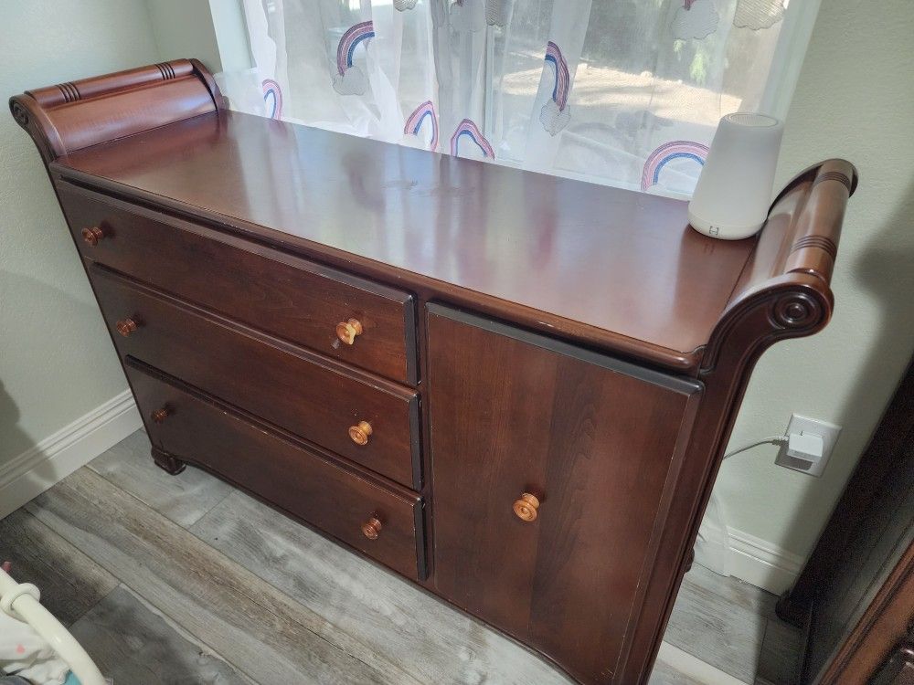 Pottery Barn Larkin Sleigh Changing Table and Dresser