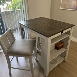 Kitchen Table / Island & Chairs - Counter Height