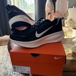 Nike Vomero 18 