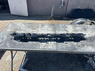 2025-2026 RIVIAN R1S REAR BUMPER CENTER GUIDE SUPPORT BRACKET PT00051537-C OEM