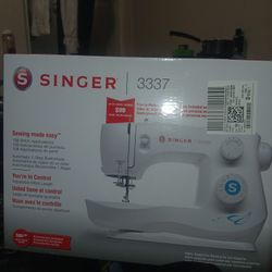 Singer Sewing Machine 