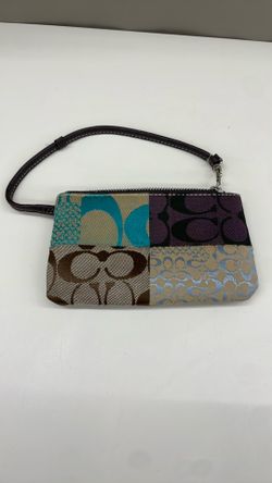 Coach wallet. Item No 654 (Shopgoodwill)