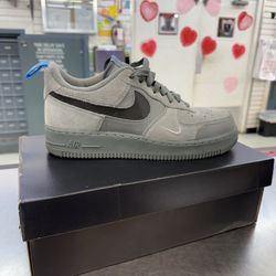 Nike Air Force’s Smoke Grey 