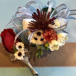 CORSAGE & BOUTONNIERE
