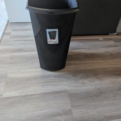 Kitchen bin 10 Gal. Plastic