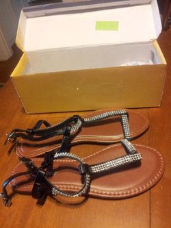 Clean size 8 shoes like new