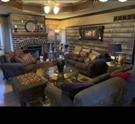 Living Room Set / Town & Country/Olive W/ Maroon Spec’s