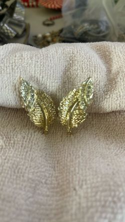 Vintage 1961 Sarah cov  . Earrings