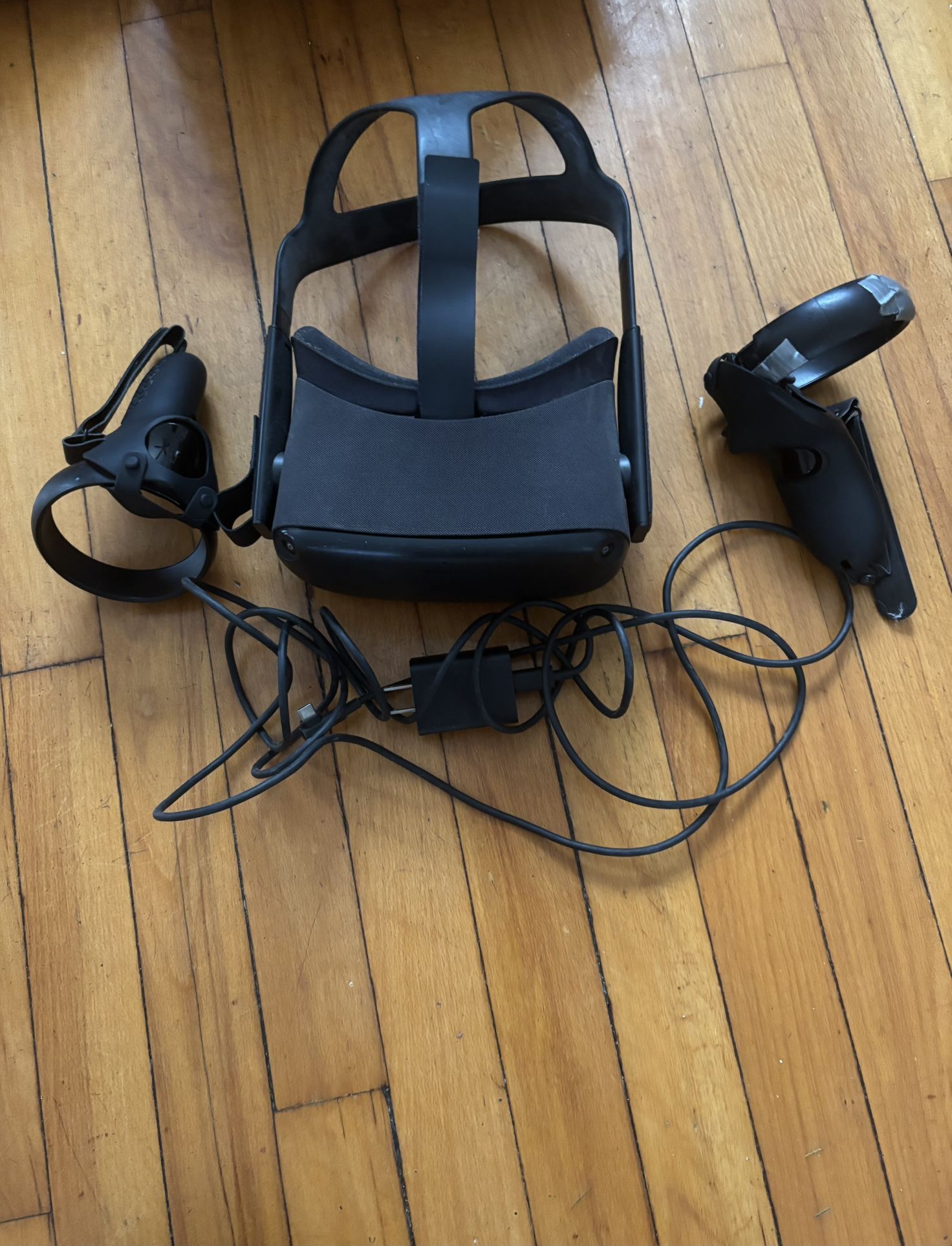 Oculus Quest 1 (Damaged Controller Still Works)