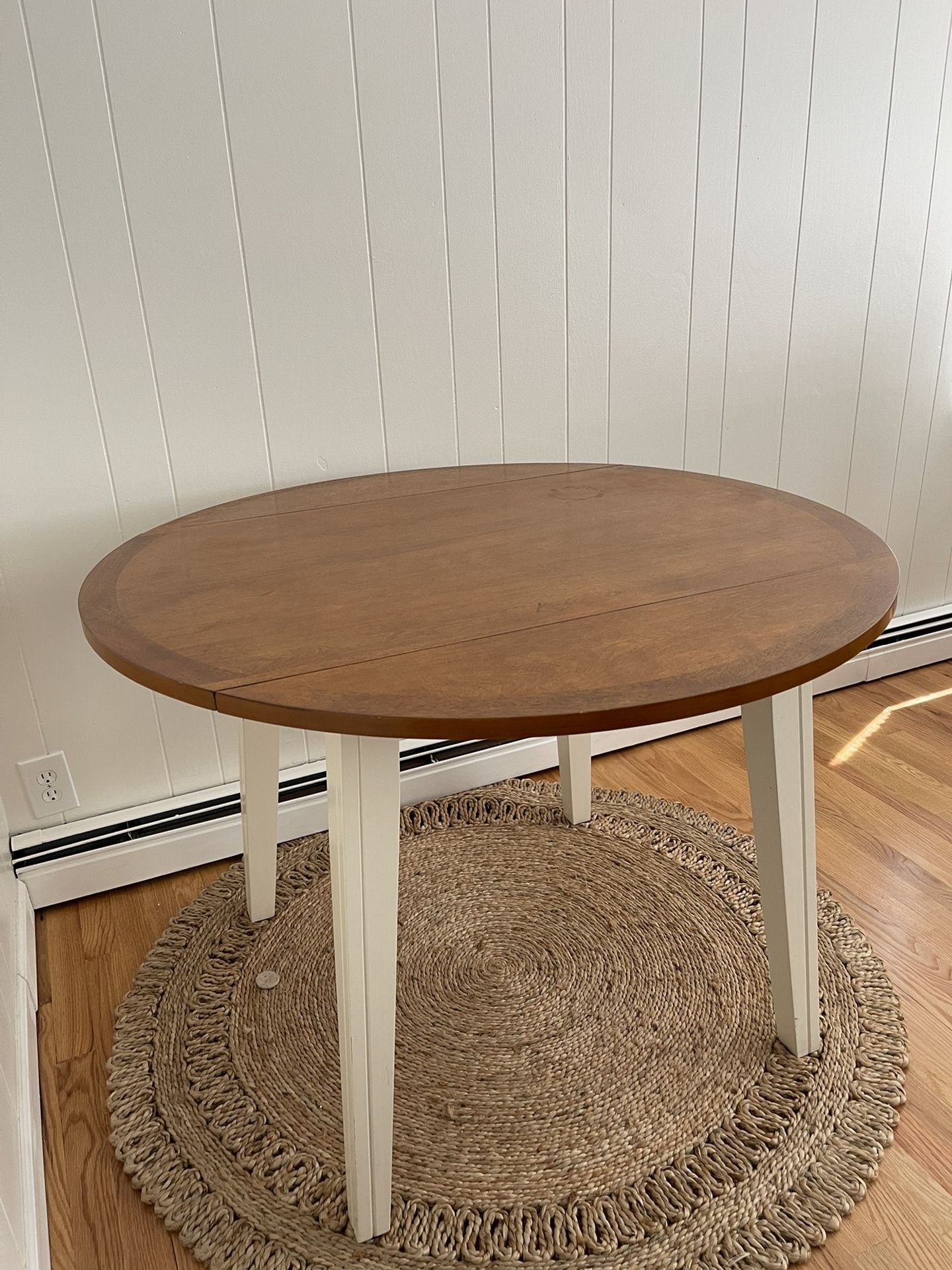 Wooden Round Table And Chairs